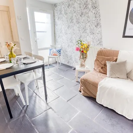 Апартаменты Grand Duplex Bord De Avec Terrasse Par Groom Гидель